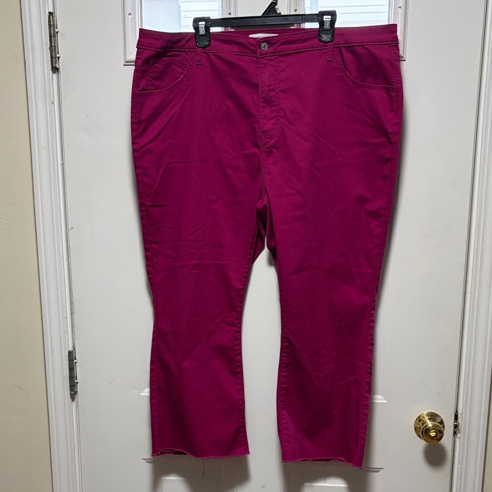 Zenana Outfitters Bold Magenta Capris